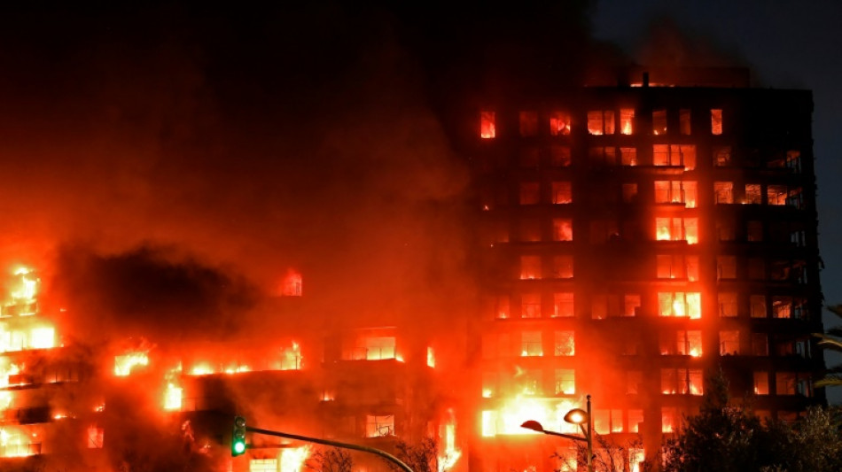 Al menos cuatro muertos en España en el voraz incendio de un edificio de viviendas