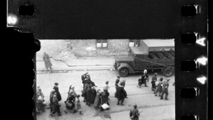 Retrouvées après 80 ans dans un grenier, des photos inédites du ghetto juif exposées à Varsovie