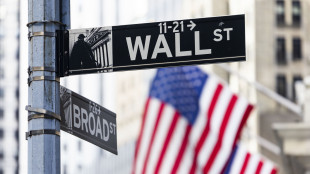 Wall Street procede positiva, Dj +0,05%, Nasdaq +0,94%