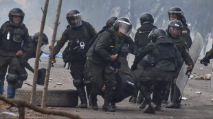 Bolivia, dinamite sulla polizia che voleva liberare una strada