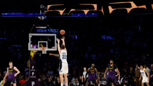 Wagner late show as Magic stun Lakers