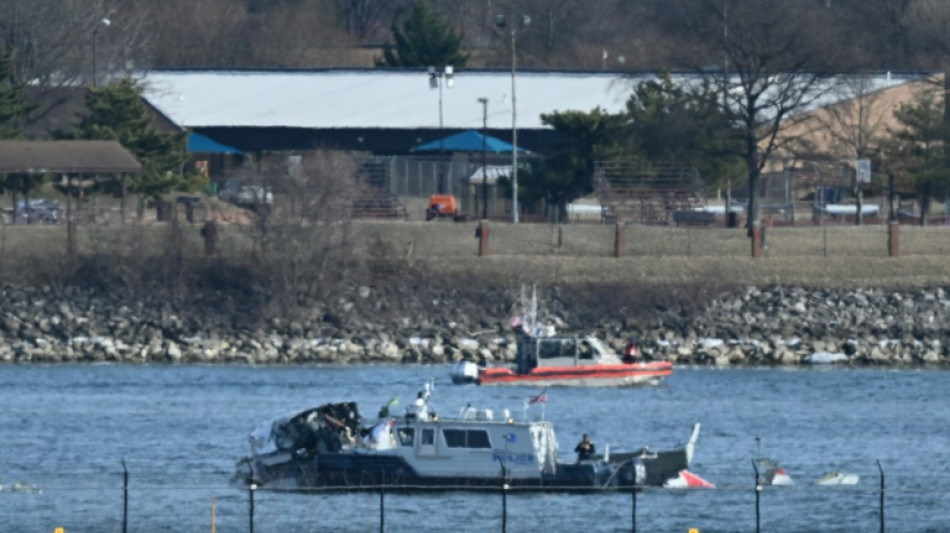 Investigators recover plane black boxes from Washington air collision