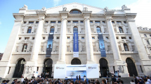 Borsa: Milano si rafforza (+0,4%) con Poste, Nexi e banche