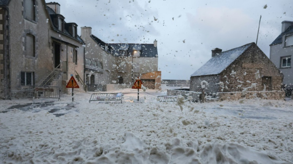 Tempête Ciaran: des vents record secouent le nord-ouest du pays, un mort