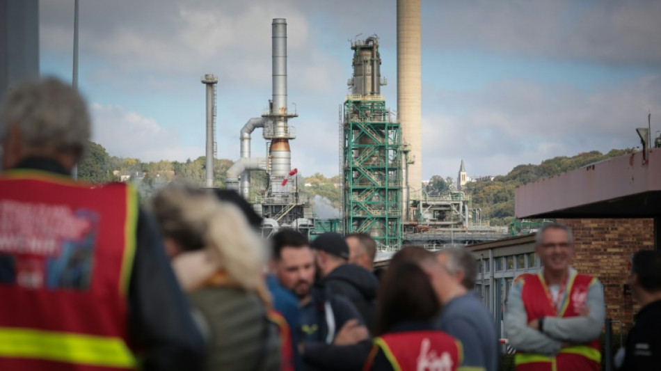 Après une reconduction matinale, les raffineurs décident mercredi de la suite de leur mouvement