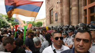 Miles de personas protestan en Armenia contra el primer ministro