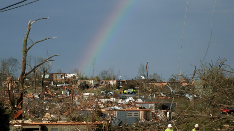 Sube a 24 el saldo de muertos por tornados y fuertes tormentas en EEUU