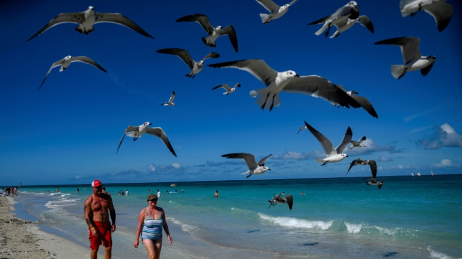Des vacanciers russes dans l'expectative à Cuba, qui craint les conséquences sur le tourisme