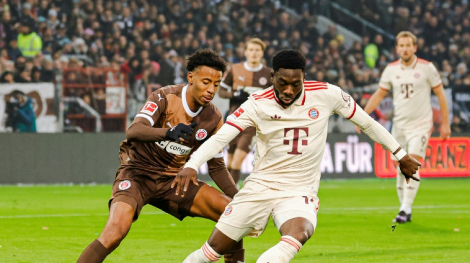 Especulado no Real Madrid, Alphonso Davies renova com o Bayern até 2030