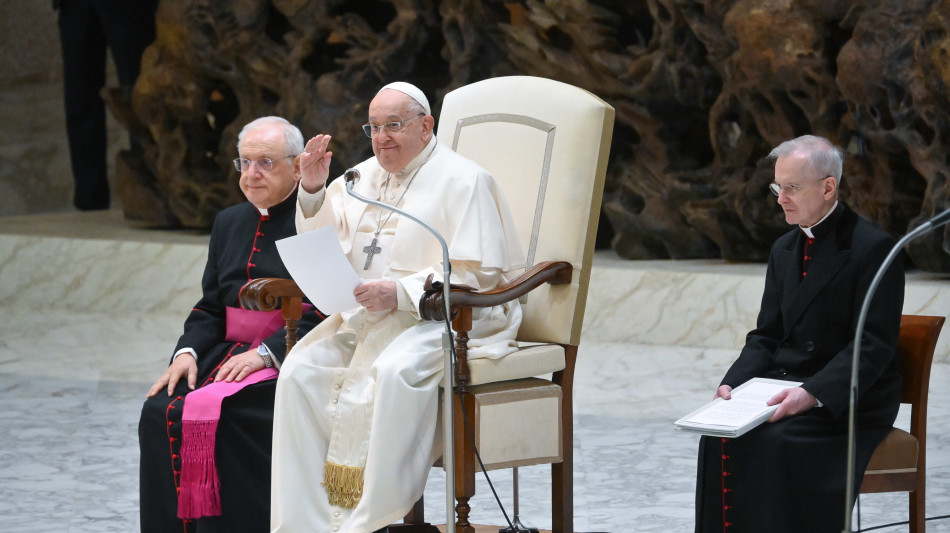 Il Papa, 'basta sfruttamento bambini, non essere complici'