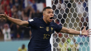 Erster! Superstar Mbappe führt Frankreich ins Achtelfinale  