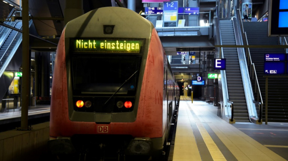 Bericht: Bahn plant bei Streiks in Weihnachtszeit mit längeren Zügen