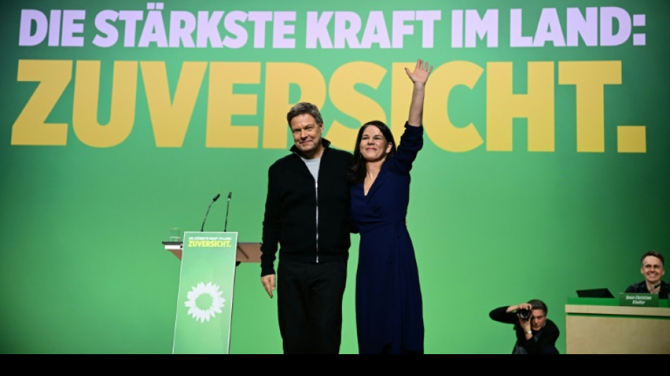 Grünen-Parteitag beschließt Wahlprogramm - scharfe Attacken gegen Merz