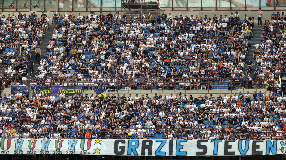 Dai tifosi Inter striscione per Zhang, 'Grazie Steven'