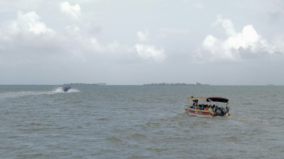 Lancha com 21 pessoas a bordo, a maioria migrantes venezuelanos, naufraga no Panamá