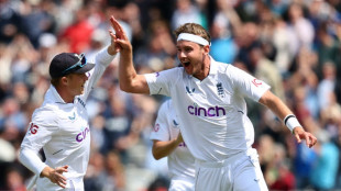 New Zealand collapse leaves England needing 277 to win 1st Test