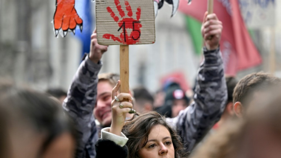 Tausende Schüler und Studenten schließen sich in Serbien Aufruf zum Generalstreik an