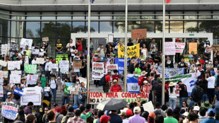 Salvadorenhos protestam contra lei de mineração de Bukele