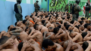 Lames, drogue et téléphones: en Equateur, des militaires fouillent une prison de fond en comble