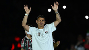 Torcida do Fluminense dá as boas-vindas a Thiago Silva no Maracanã