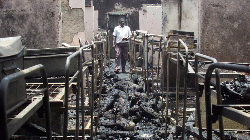 In fiamme una scuola in Kenya, morti almeno 17 bambini