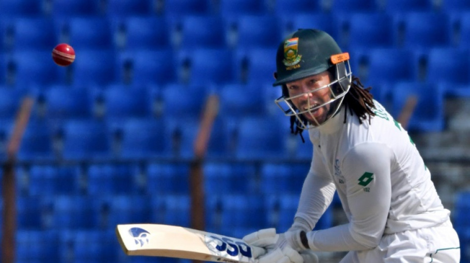 De Zorzi, Stubbs tons steer S. Africa to 307-2 against Bangladesh