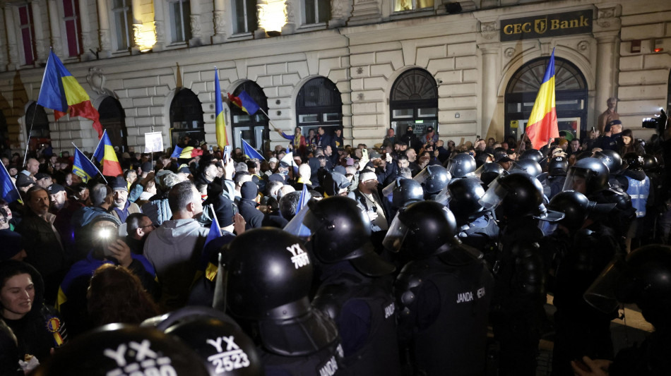 Georgescu escluso da presidenziali romene, Paese nel caos