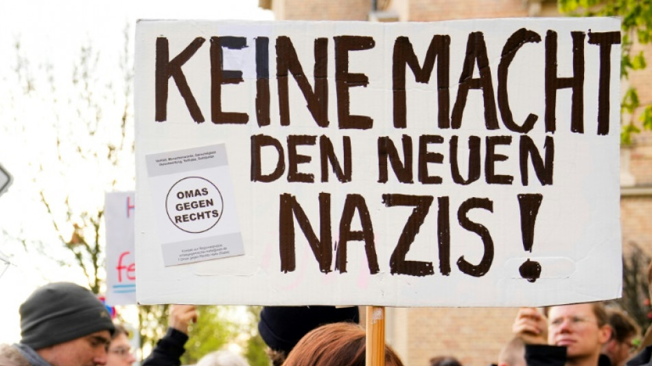 Allemagne: ouverture chaotique du procès d'un dirigeant d'extrême droite jugé pour un slogan nazi