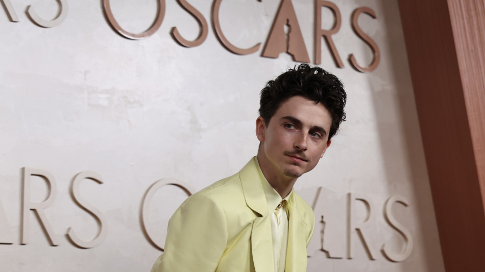 Timothee Chalamet in Givenchy giallo canarino