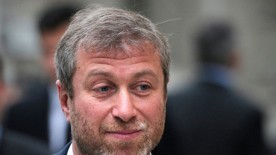 El oligarca ruso Abramovich y negociadores ucranianos sufrieron un posible "envenenamiento" (prensa)