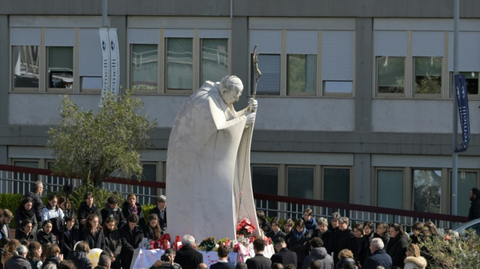 Toujours stable, le pape se dit "soutenu" par "l'affection" des fidèles