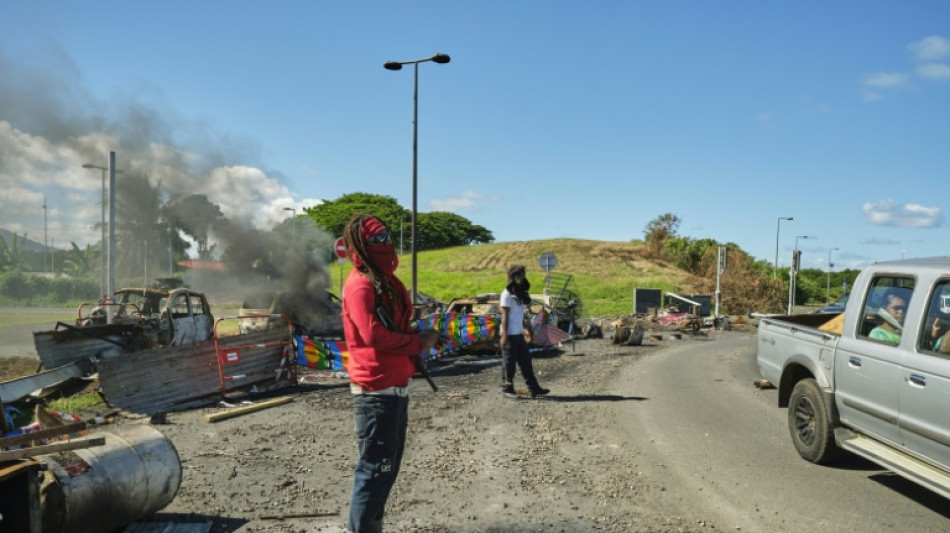 Unruhen in Neukaledonien: Erste französische Touristen evakuiert