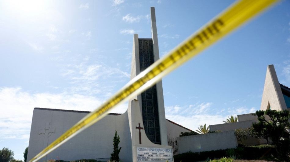 Un muerto y cuatro heridos graves en tiroteo en iglesia de EEUU