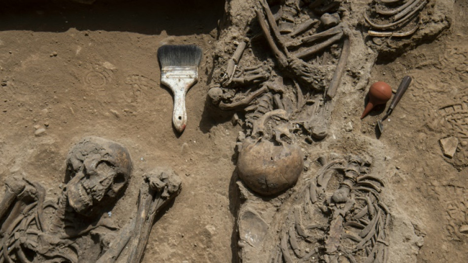 Hallan cementerio colonial con 42 entierros en antiguo hospital de Perú