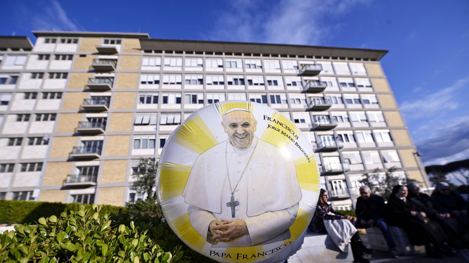 Il Papa è stabile, ossigeno senza maschera,non ha febbre