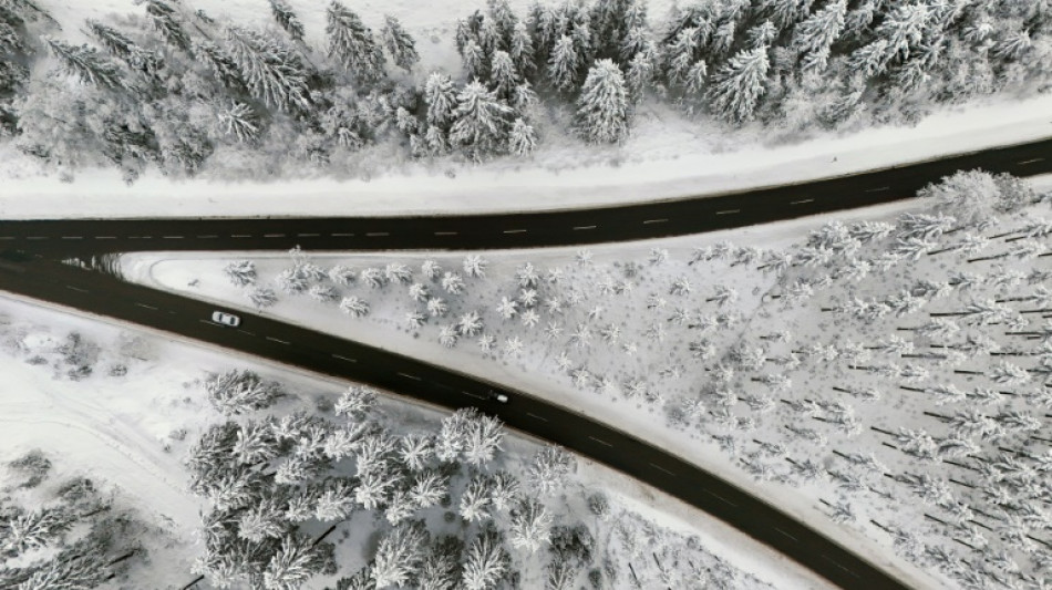 Winterchaos legt Teile Süddeutschlands lahm - Flug- und Bahnverkehr eingestellt