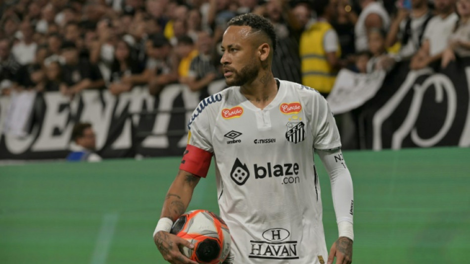 Neymar e outros jogadores defendem fim dos gramados sintéticos