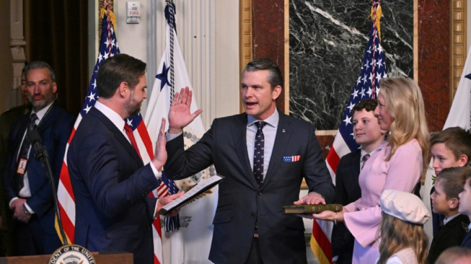 Hegseth jura como secretario de Defensa de EEUU tras reñida confirmación en el Senado