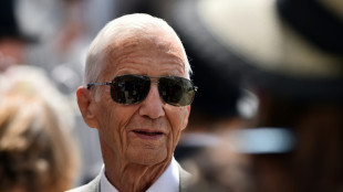 Record-breaking Derby winning  jockey Lester Piggott dies