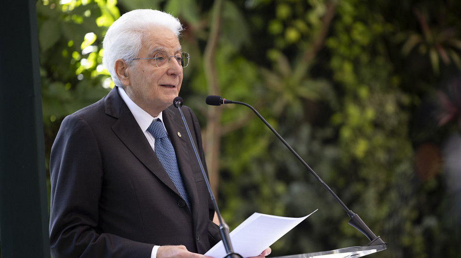 Mattarella, gli atti contro l'informazione sono eversivi