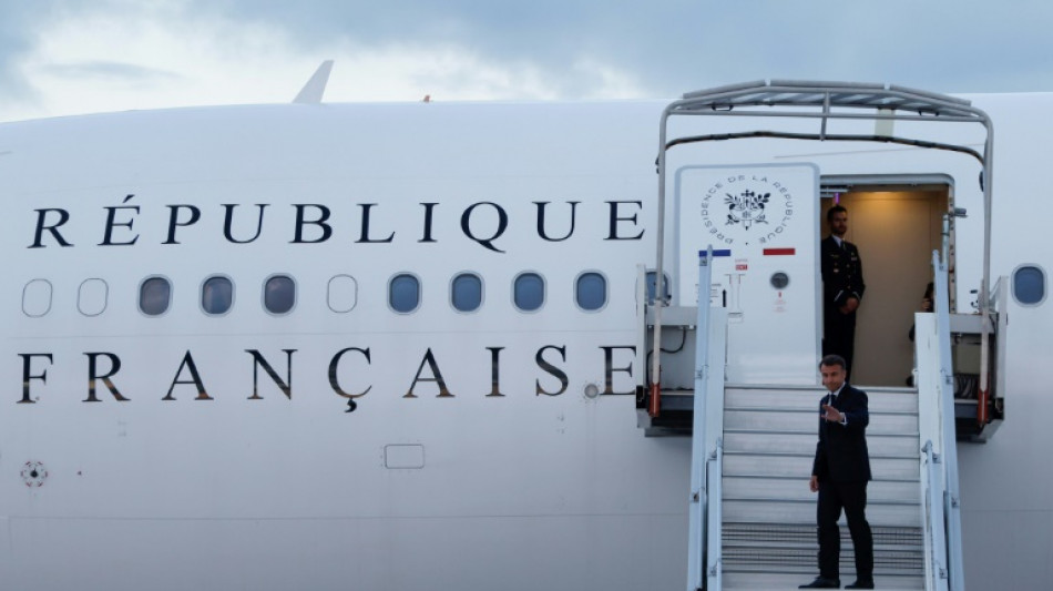 Macron en route pour la Nouvelle-Calédonie, visée par une cyberattaque