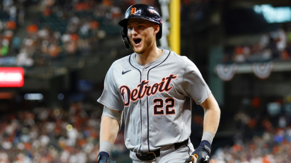 Tigers and Royals complete sweeps to advance in MLB playoffs