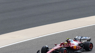 Test Bahrain, Hamilton in pista per la Ferrari