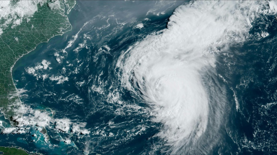 L'ouragan Ernesto, rétrogradé en tempête tropicale, s'éloigne des Bermudes