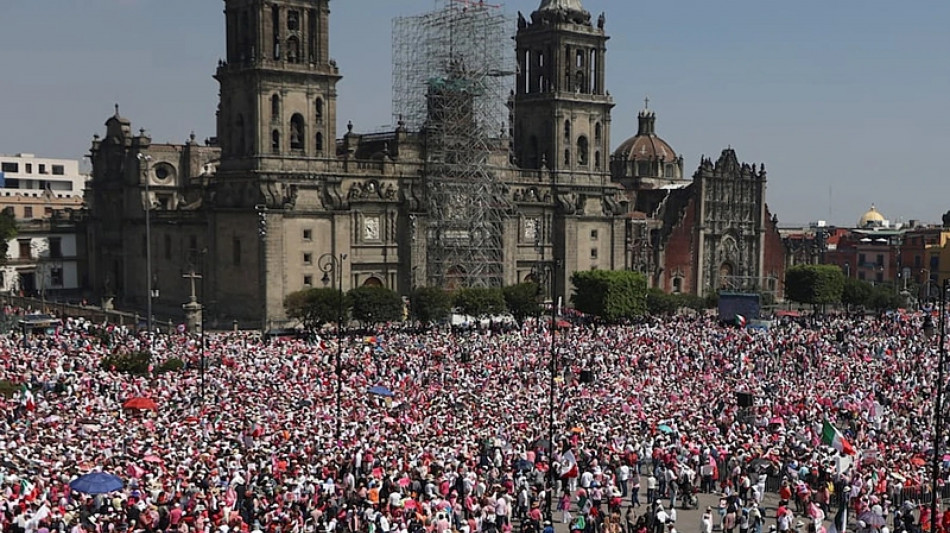 Proteste in Messico contro il presidente Obrador