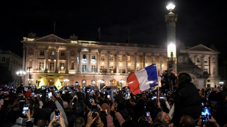 A la Concorde, le "grand merci" d'une foule nombreuse aux Bleus