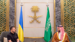 Zelensky discute reunião sobre paz em visita à Arábia Saudita