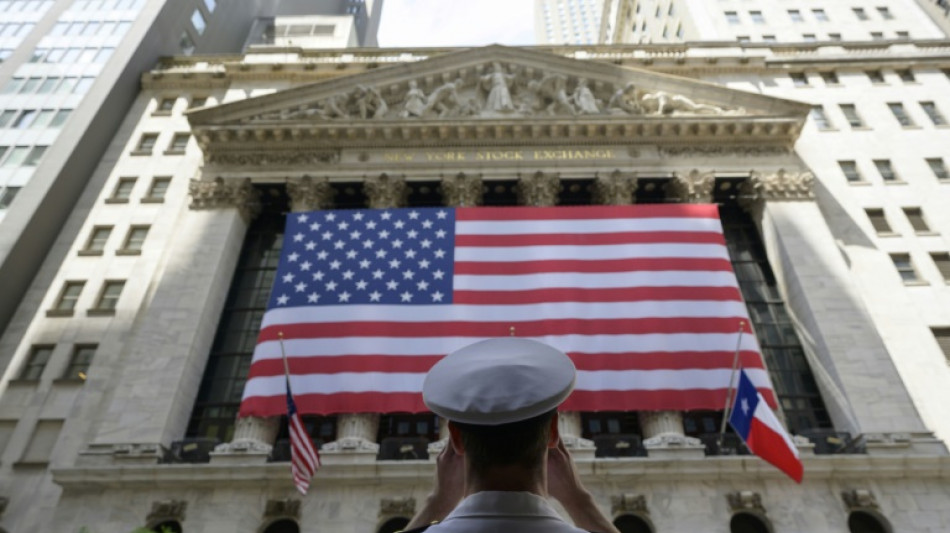 Wall Street termine en hausse, moins anxieuse mais sans conviction 