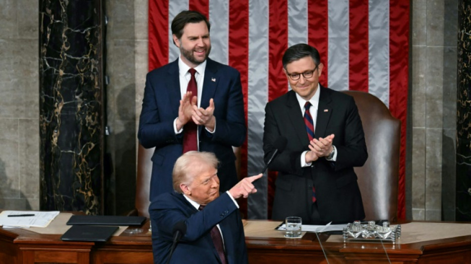 Trump saúda América 'imparável' em discurso no Congresso