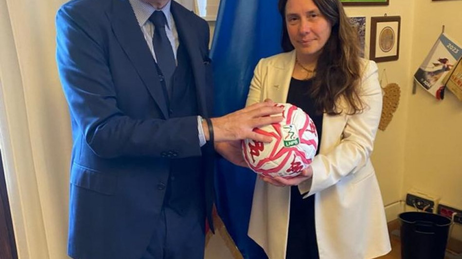 Violenza donne: da Balata pallone rosso a ministro Locatelli